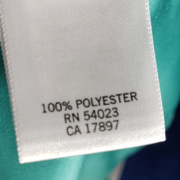 Banana Republic NWOT Green Perforated Front Hem Button Back Neck Top Size Small - Picture 6 of 7